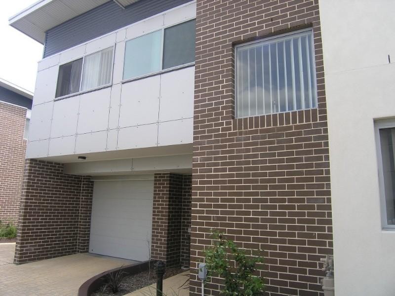 6/8 Akora Street, Wyoming NSW 2250