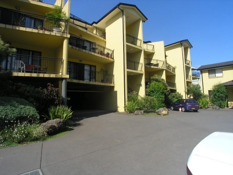 3/2 Adcock Avenue, West Gosford NSW 2250