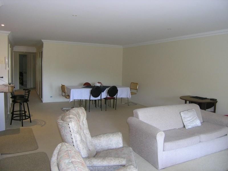 3/2 Adcock Avenue, West Gosford NSW 2250