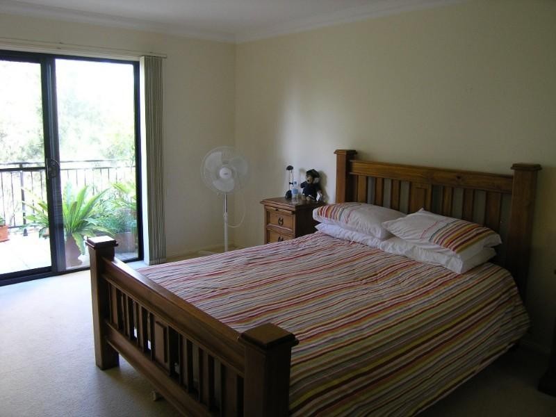 18/2 Adcock Avenue, West Gosford NSW 2250