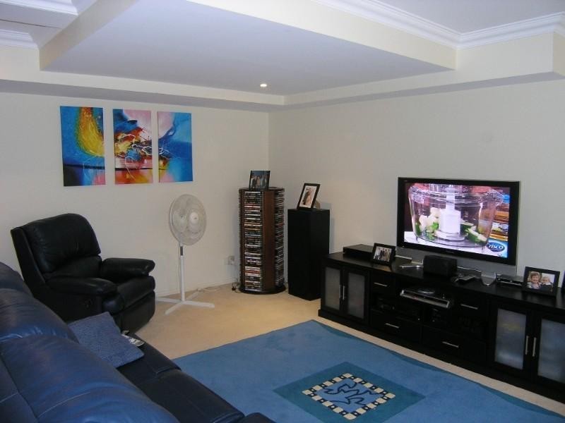 18/2 Adcock Avenue, West Gosford NSW 2250