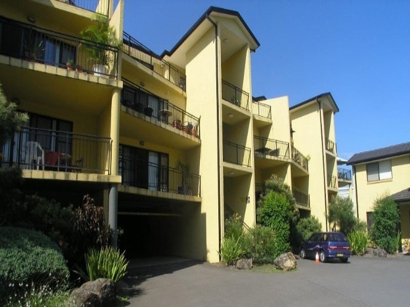 20/2 Adcock Avenue, West Gosford NSW 2250