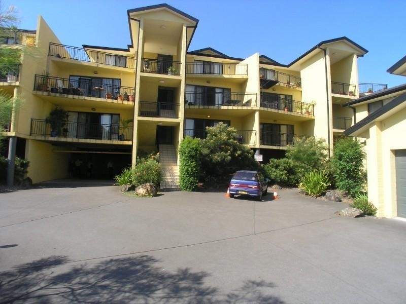 20/2 Adcock Avenue, West Gosford NSW 2250