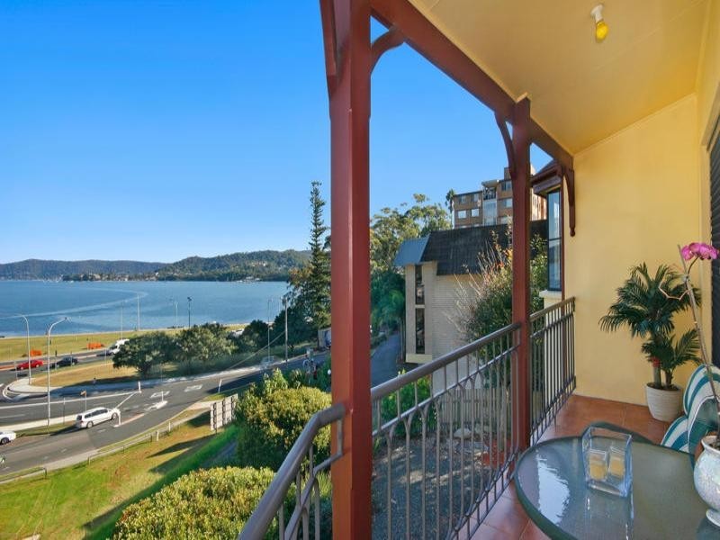 1/4 Broadview Avenue, Gosford NSW 2250
