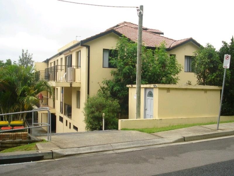 2/74 Faunce Street West, Gosford NSW 2250