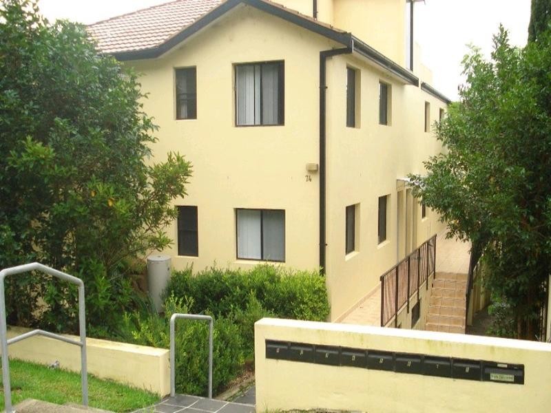 2/74 Faunce Street West, Gosford NSW 2250