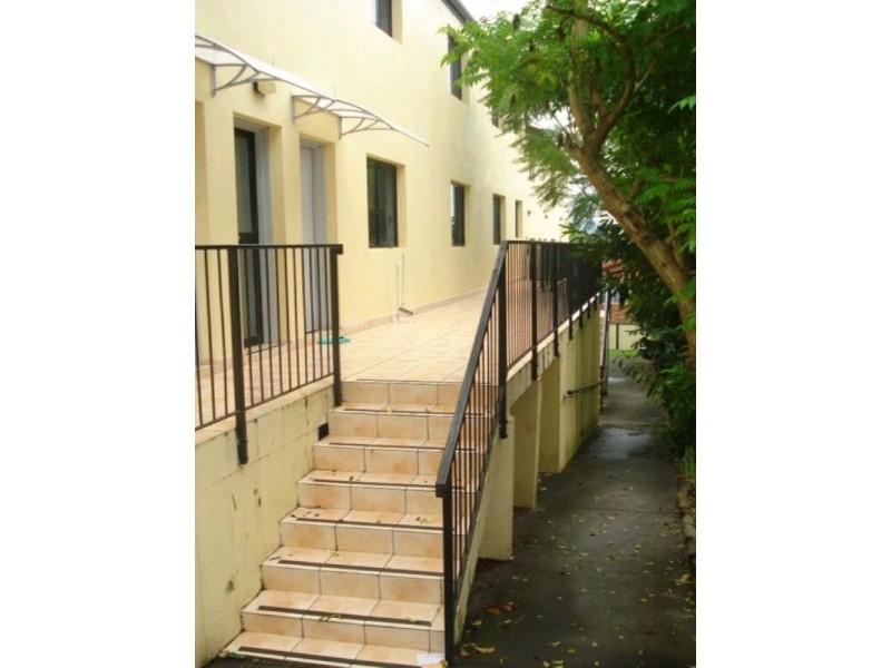 2/74 Faunce Street West, Gosford NSW 2250