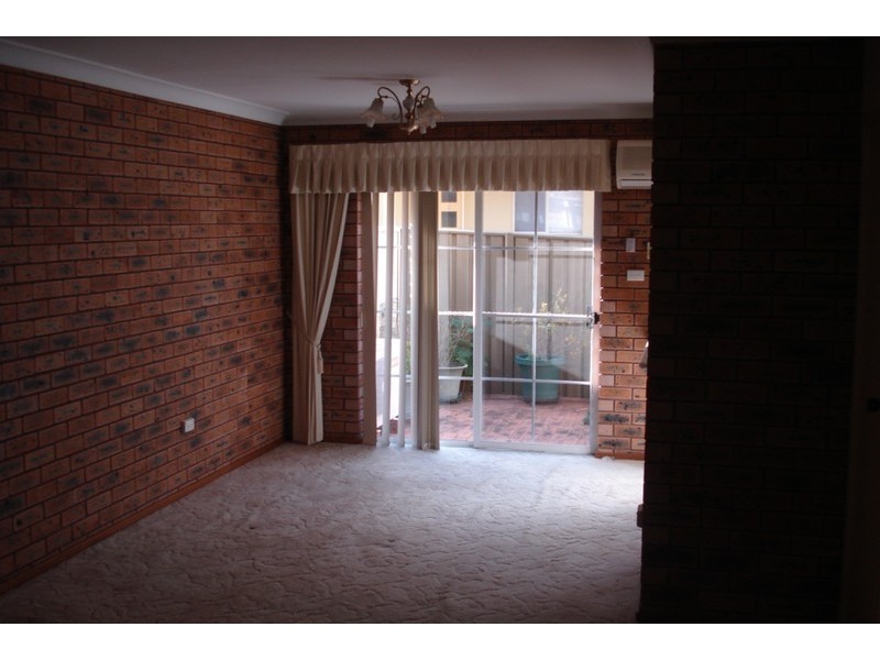 2/27 Frederick Street, East Gosford NSW 2250