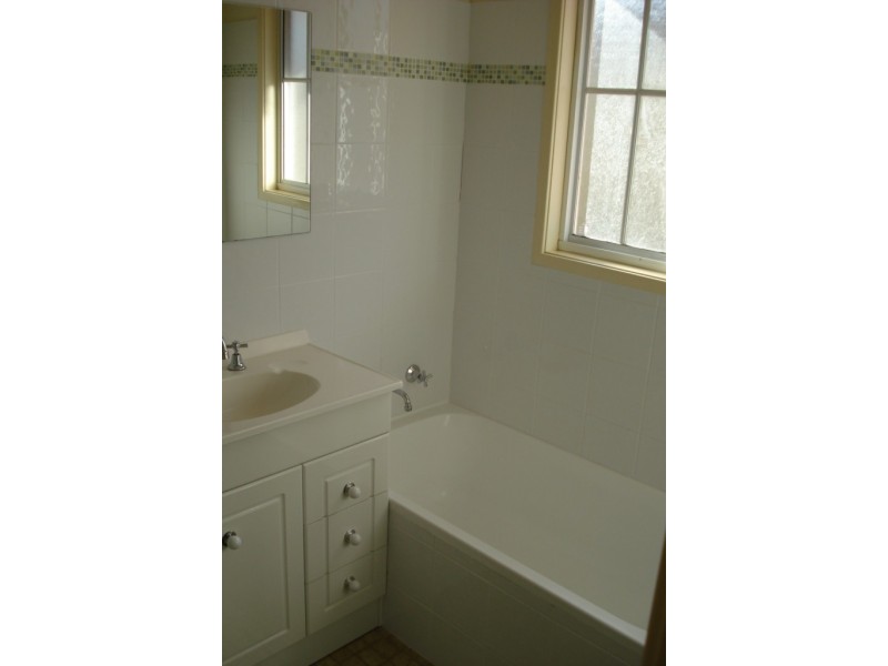 2/27 Frederick Street, East Gosford NSW 2250