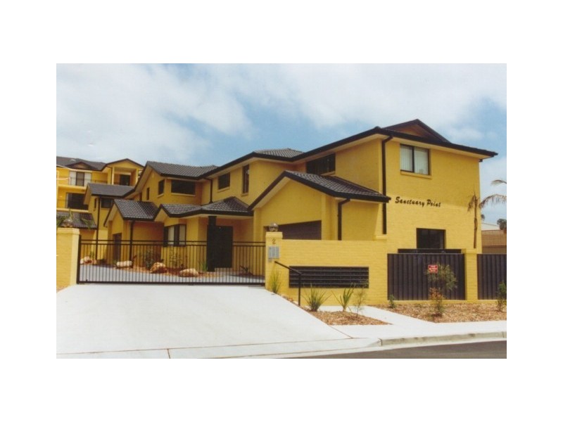 11/2 Adcock Avenue, West Gosford NSW 2250