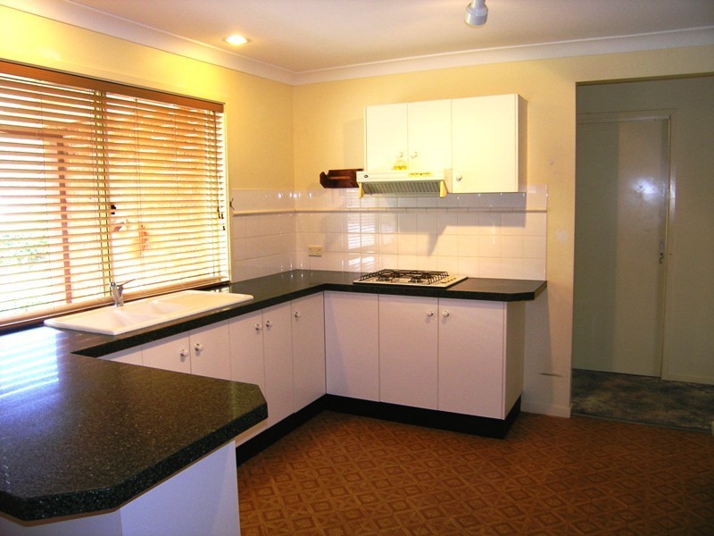 2 Jeanette Close, Green Point NSW 2251