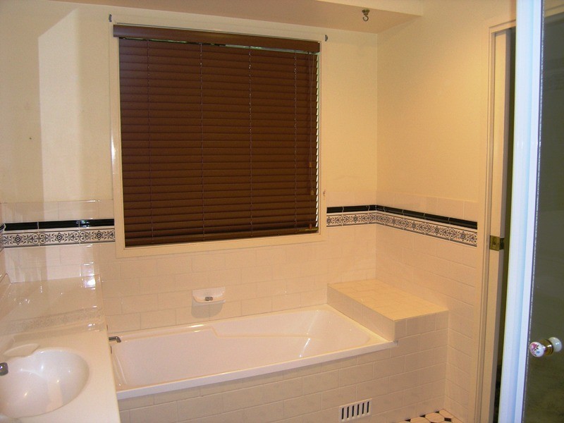 2 Jeanette Close, Green Point NSW 2251