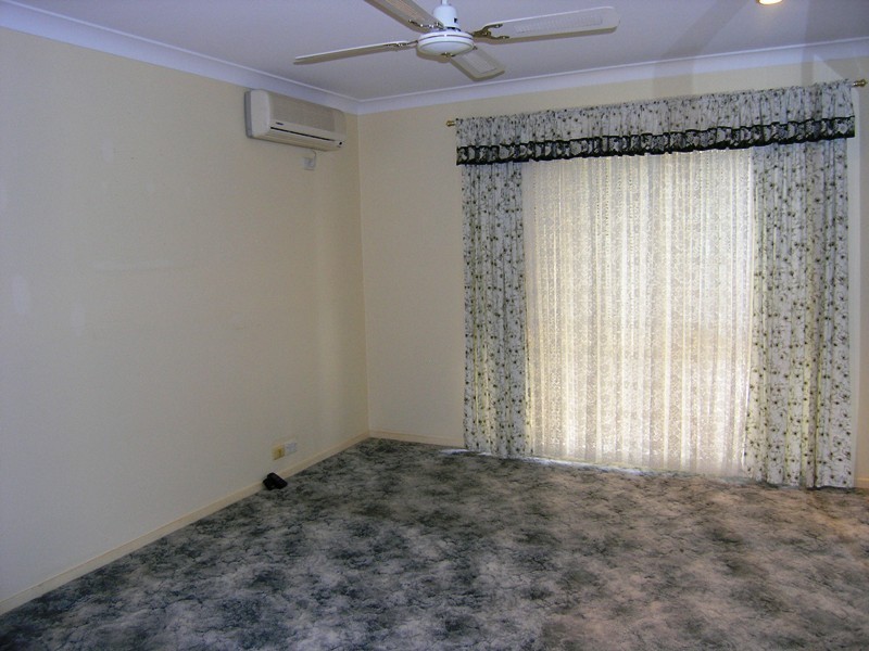 2 Jeanette Close, Green Point NSW 2251