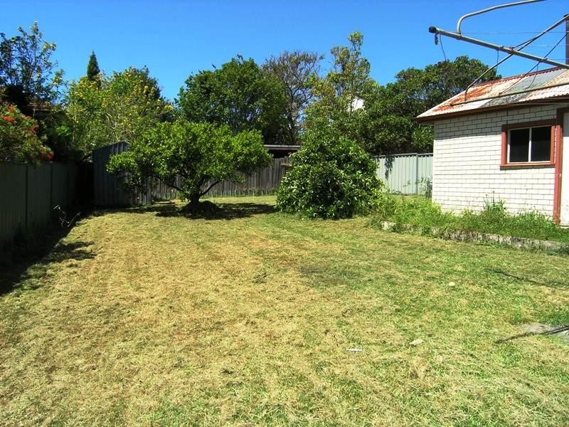 23 Batley Street, Gosford NSW 2250