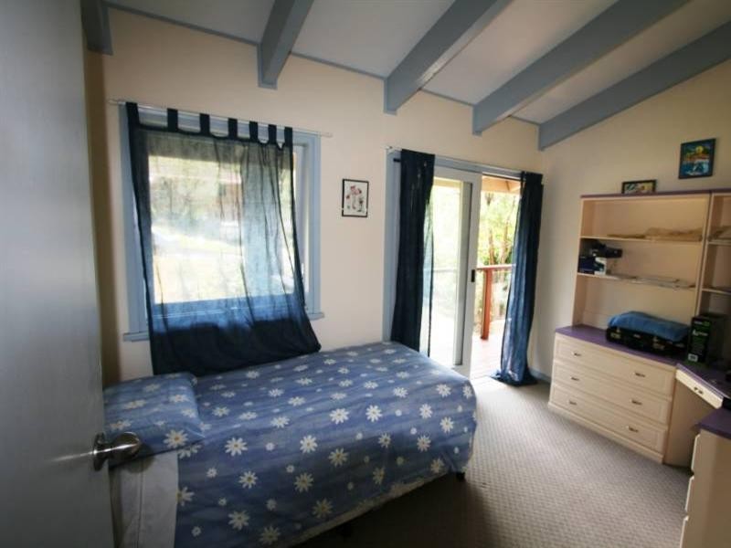 18 Valley View Road, Wyoming NSW 2250