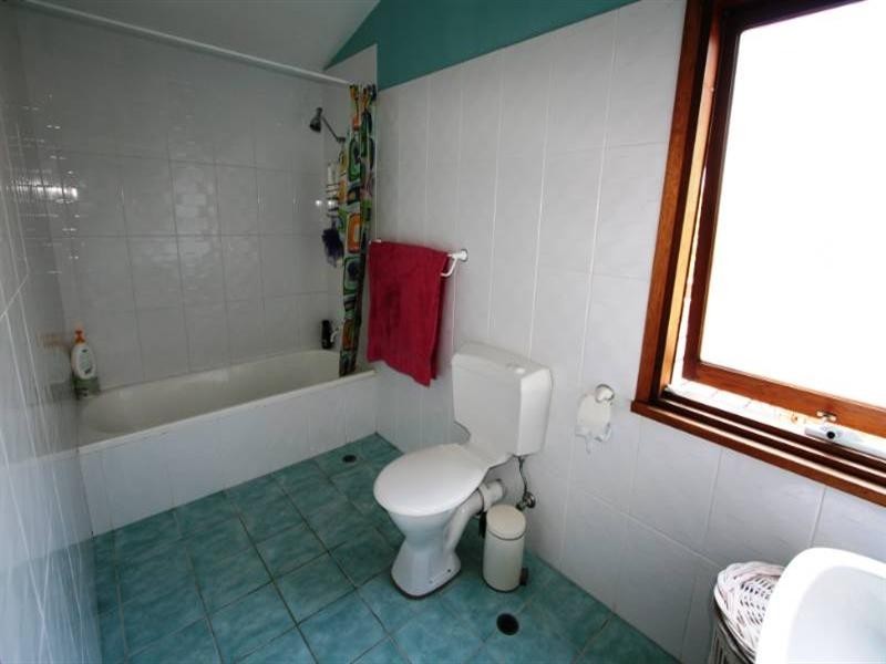 18 Valley View Road, Wyoming NSW 2250