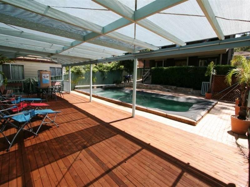 18 Valley View Road, Wyoming NSW 2250