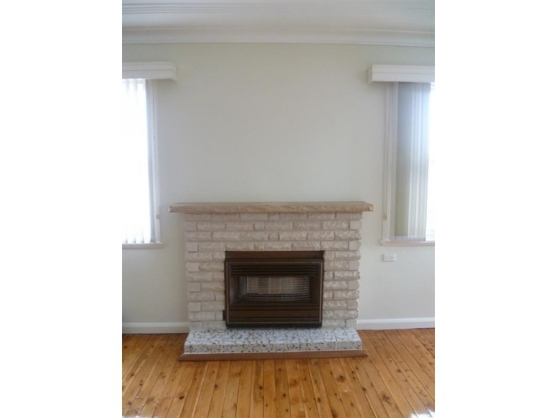 6 Batley Street, West Gosford NSW 2250