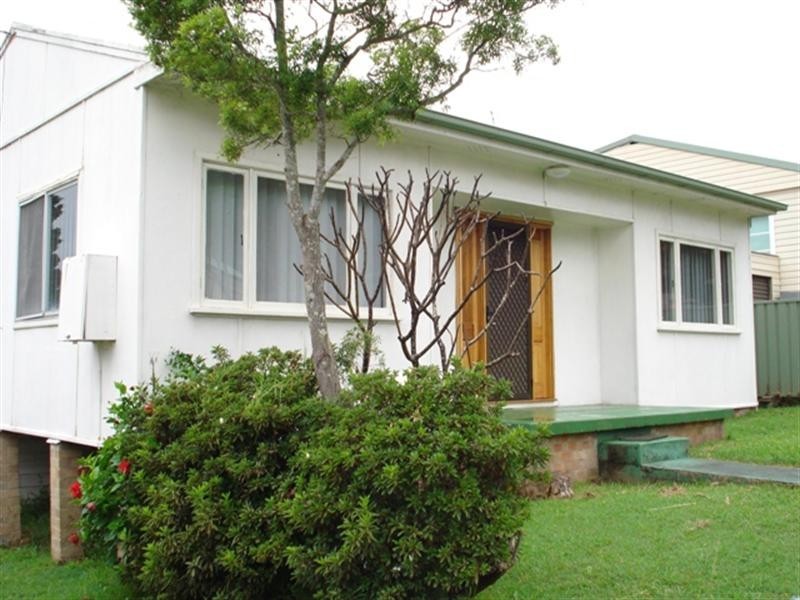 5 Collard, Point Clare NSW 2250