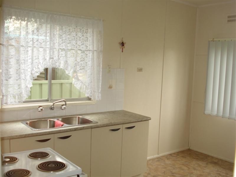 5 Collard, Point Clare NSW 2250