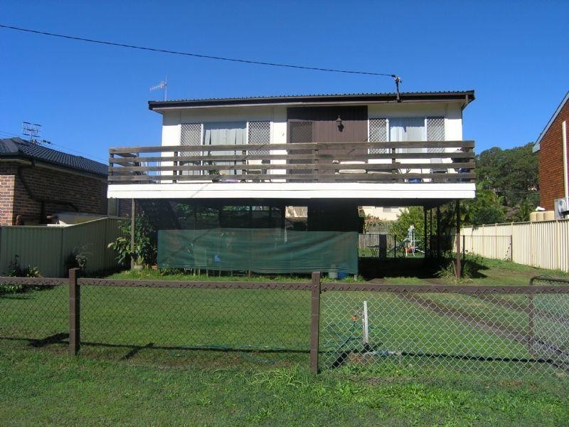 4 Blue Waters Parade, Tascott NSW 2250