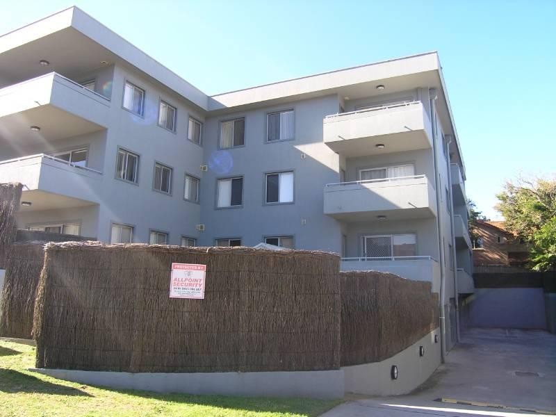 25/13 Moore Street, West Gosford NSW 2250