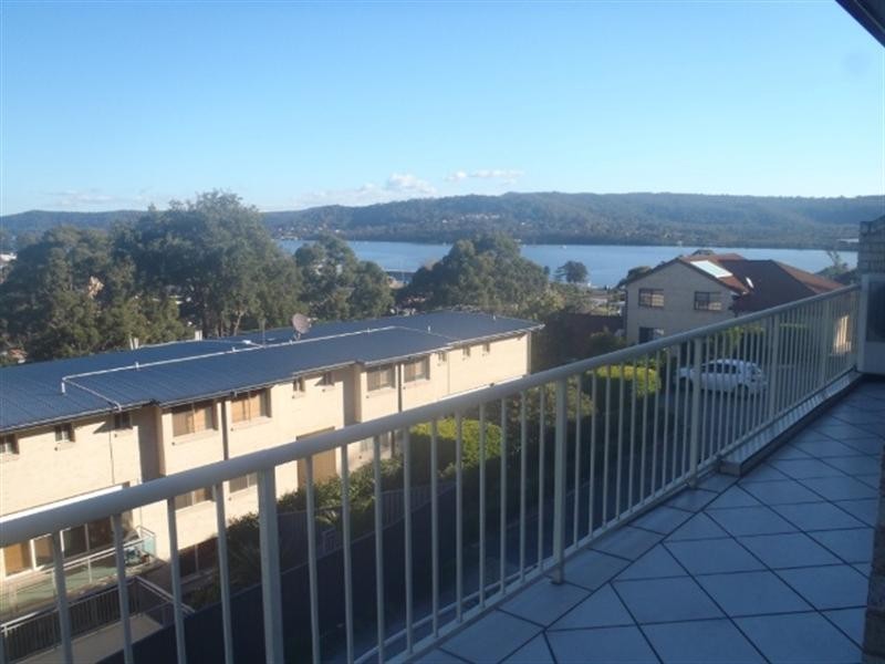 1/1 Joseph Lloyd Close, Gosford NSW 2250