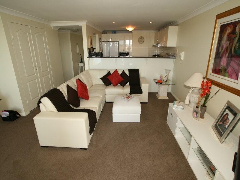 18/92-94 John Whiteway Drive, Gosford NSW 2250