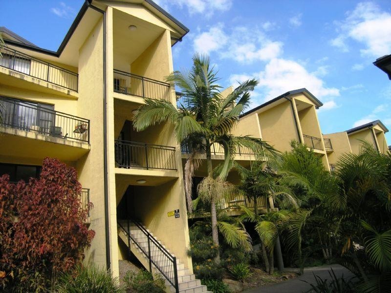 16/2 Adcock Avenue, West Gosford NSW 2250