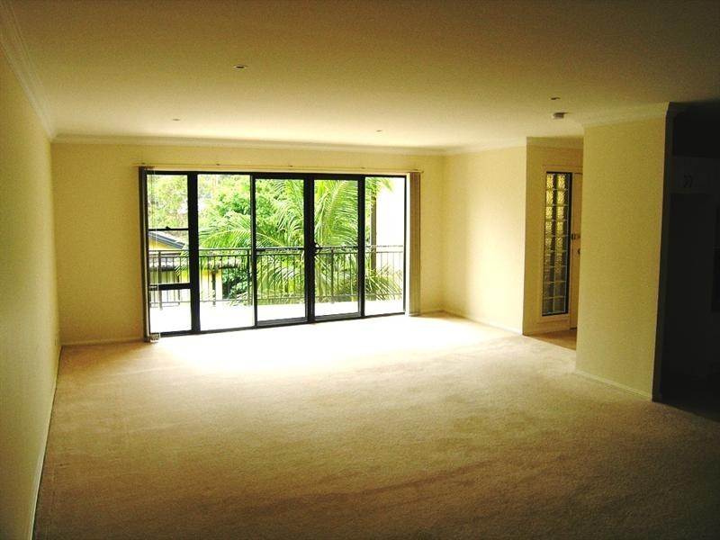 16/2 Adcock Avenue, West Gosford NSW 2250