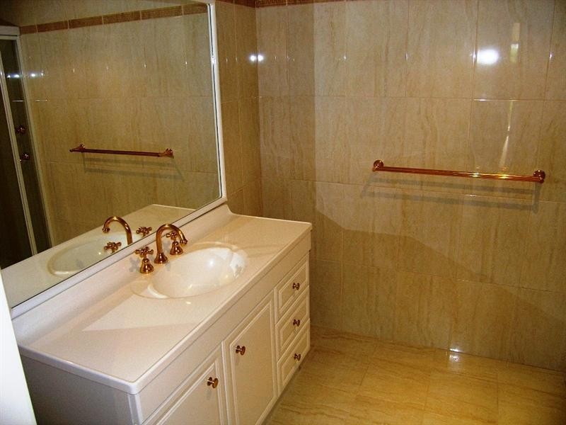 16/2 Adcock Avenue, West Gosford NSW 2250