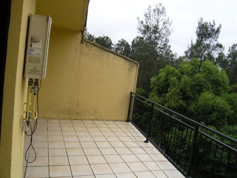 16/2 Adcock Avenue, West Gosford NSW 2250