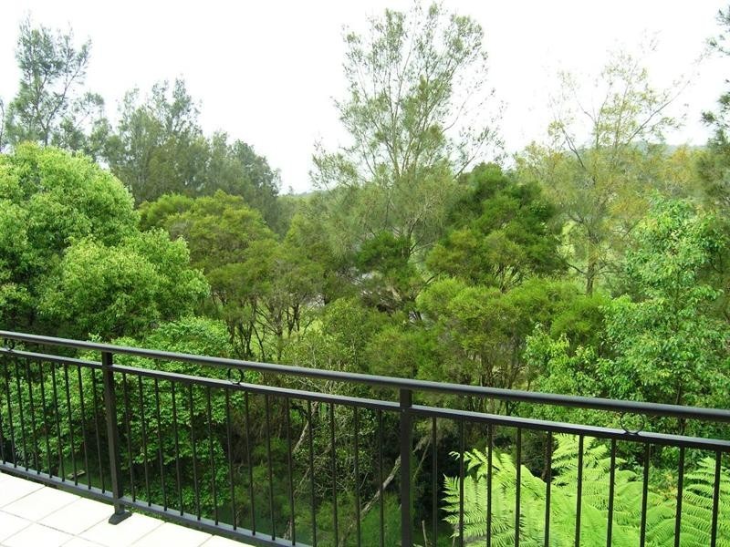 16/2 Adcock Avenue, West Gosford NSW 2250