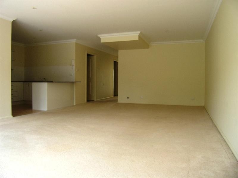 16/2 Adcock Avenue, West Gosford NSW 2250