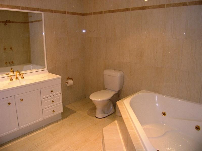 16/2 Adcock Avenue, West Gosford NSW 2250