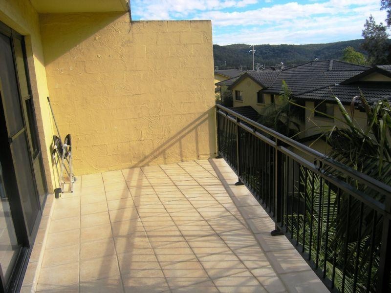 16/2 Adcock Avenue, West Gosford NSW 2250