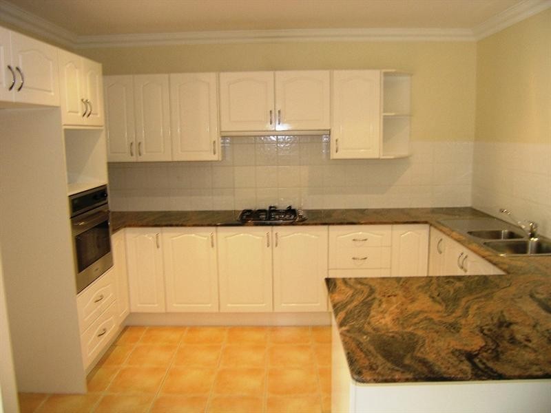 16/2 Adcock Avenue, West Gosford NSW 2250