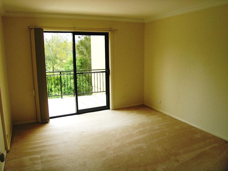 16/2 Adcock Avenue, West Gosford NSW 2250