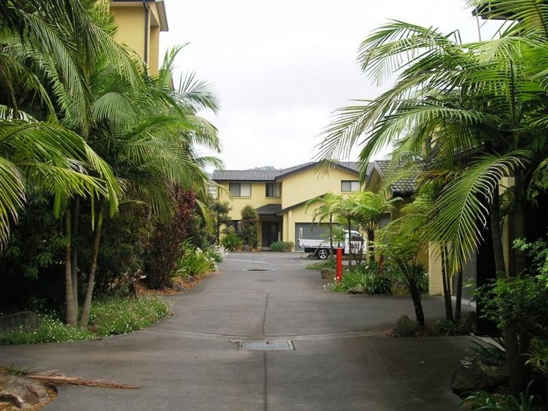 16/2 Adcock Avenue, West Gosford NSW 2250