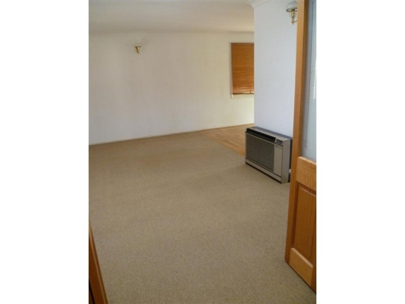 10 Waterview Avenue, Tascott NSW 2250