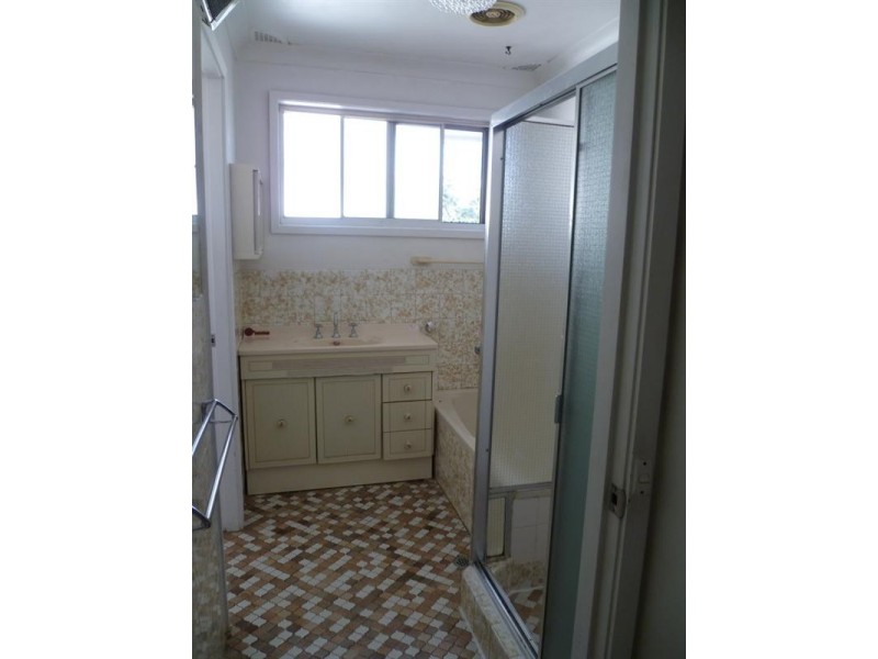 10 Waterview Avenue, Tascott NSW 2250