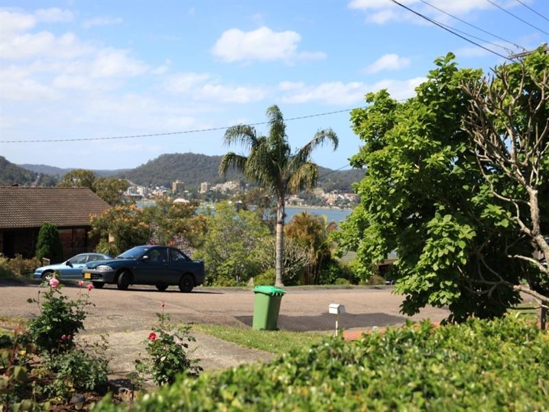 26 Penang Street, Point Clare NSW 2250