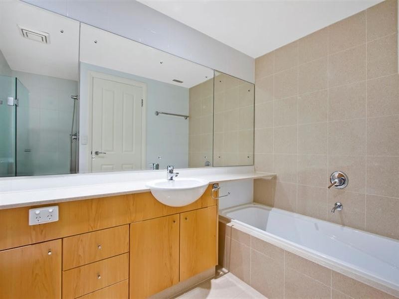 1001/97-99 John Whiteway Drive, Gosford NSW 2250