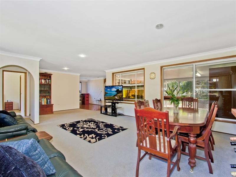 18 Ferntree Close, Wyoming NSW 2250