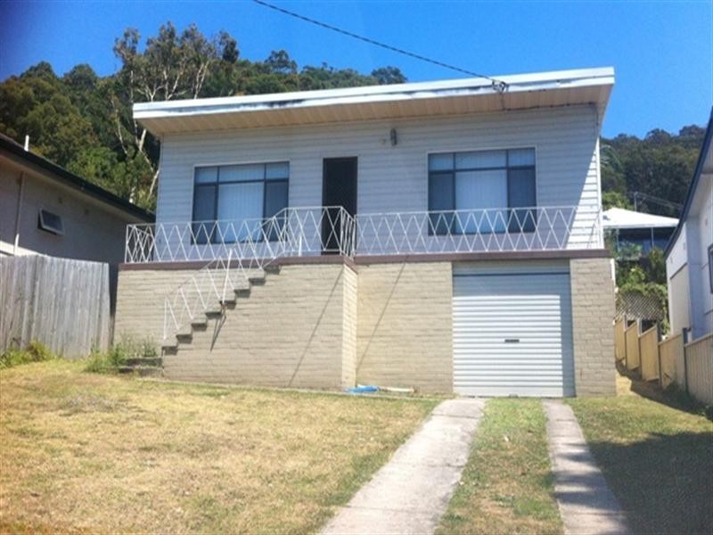 7 Nioka Avenue, Point Clare NSW 2250