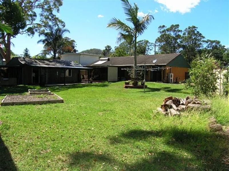 9 Jerribin Street, Wyoming NSW 2250
