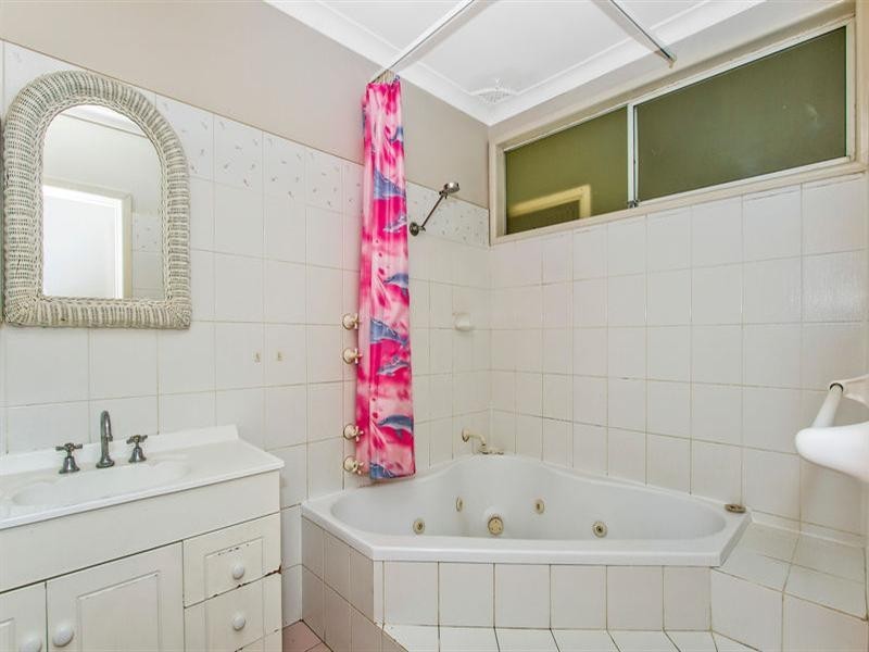 10 Maple Street, Wyoming NSW 2250