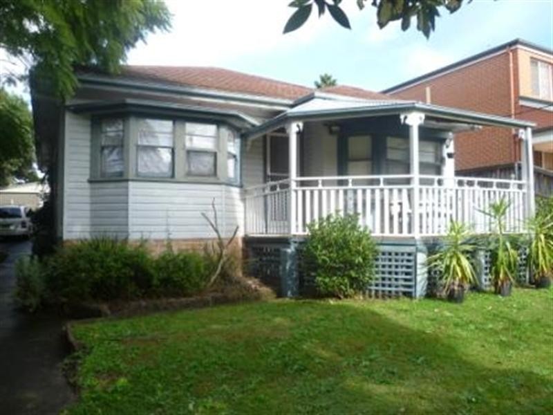 4 Auburn Street, Point Frederick NSW 2250