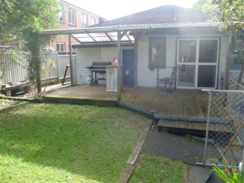 4 Auburn Street, Point Frederick NSW 2250