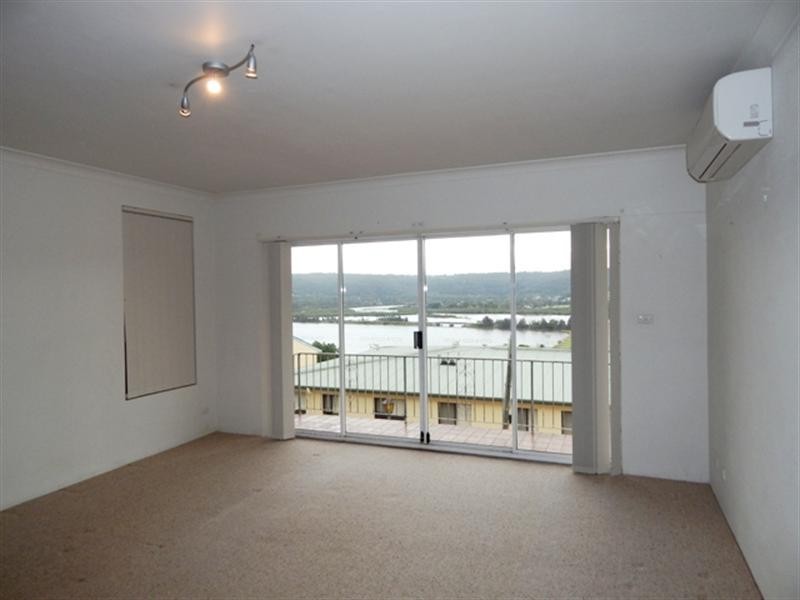 3/100 John Whiteway Drive, Gosford NSW 2250